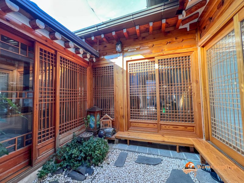 Seoul sightseeing - hanok overnight